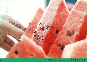 半夜吃瓜会不会长胖呢视频,体重飙升？揭秘夜间饮食与体重关系