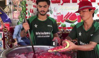 卖面小伙吃瓜视频在线观看,吃瓜视频引网友热议