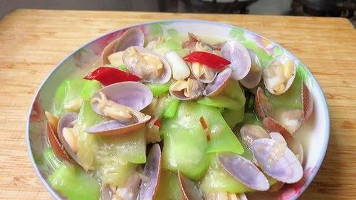 秋瓜是怎么炒着吃的视频,家常炒秋瓜教程